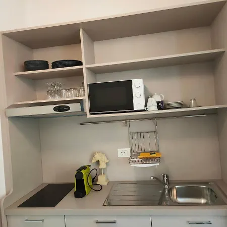 Iris Ar Holiday-home Πεσκιέρα ντελ Γκάρντα