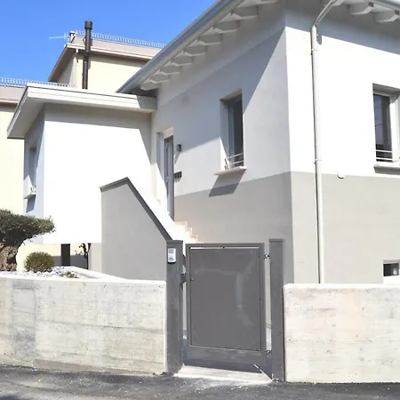 Iris Ar Holiday-home Πεσκιέρα ντελ Γκάρντα